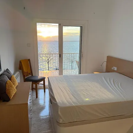 En La Playa Del Segon Moll Apartment Roses
