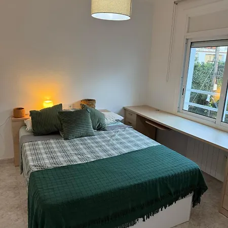 Apartment En La Playa Del Segon Moll Roses